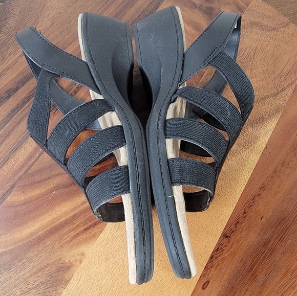 St. John's Bay Black Stretchy Straps Slip On Sandals Size 8 - Picture 12 of 17